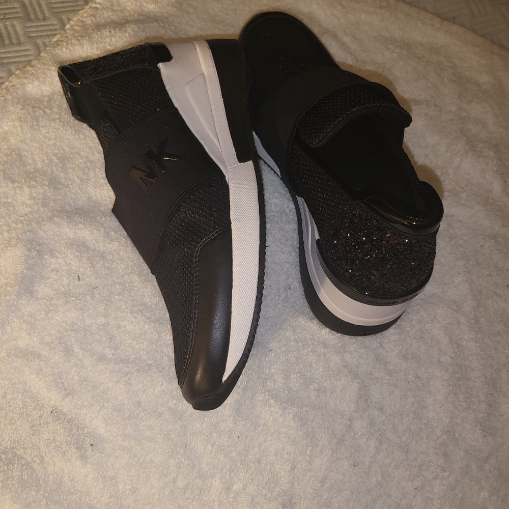 Mk - Picture 2 of 2